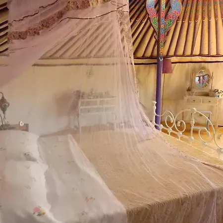 Campo de lujo Exclusive Nirvana Yurts Glamping *